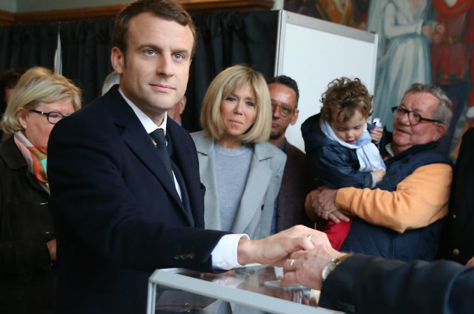 Présidentielle : Macron par défaut 